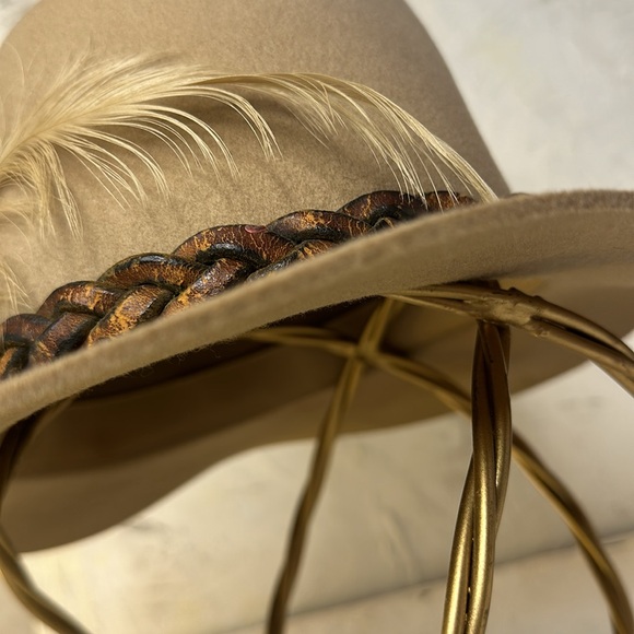 🤍🤍Vintage Wool Fedora Hat with Leather braided band🤍 - Picture 5 of 7